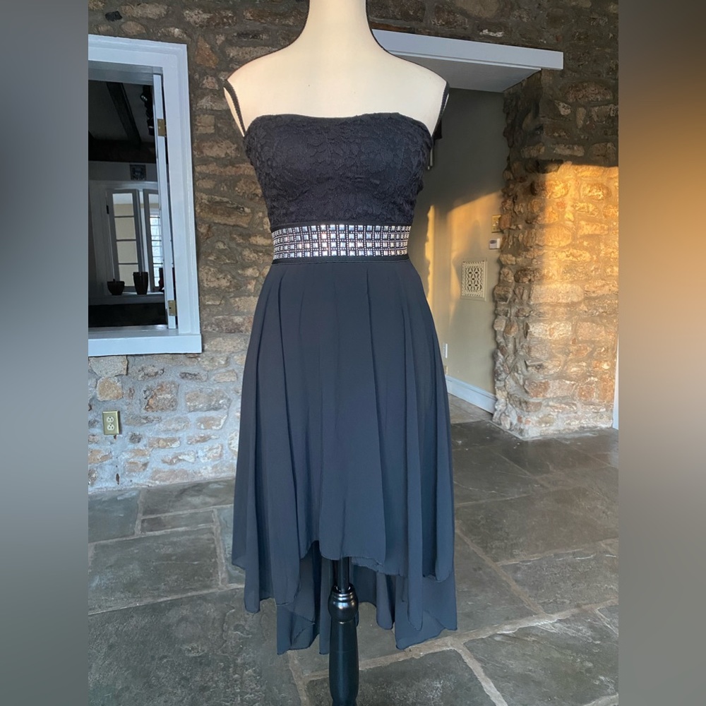 Sleeveless asymmetrical dress